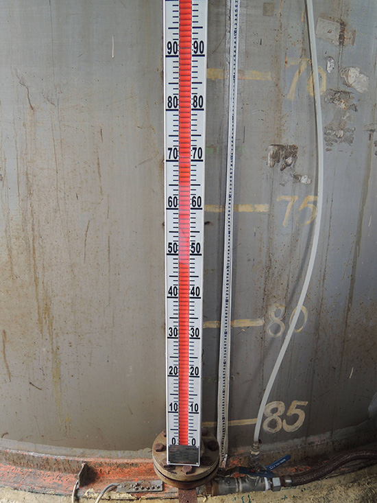 環保設備磁翻板液位計現場安裝使用圖